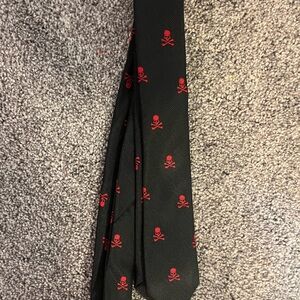 Black and Red Skull Pattern Tie